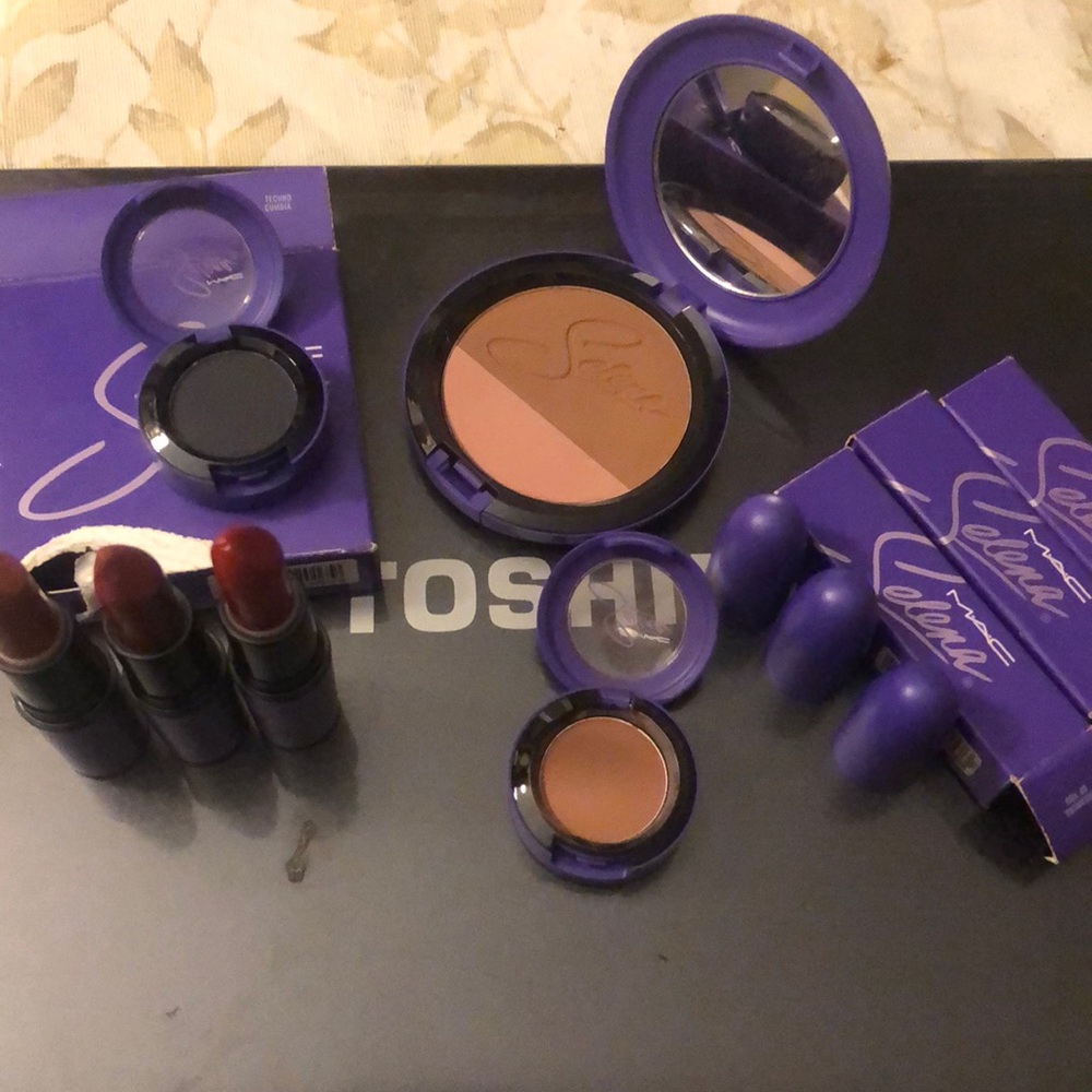 Mac Selena cosmetics